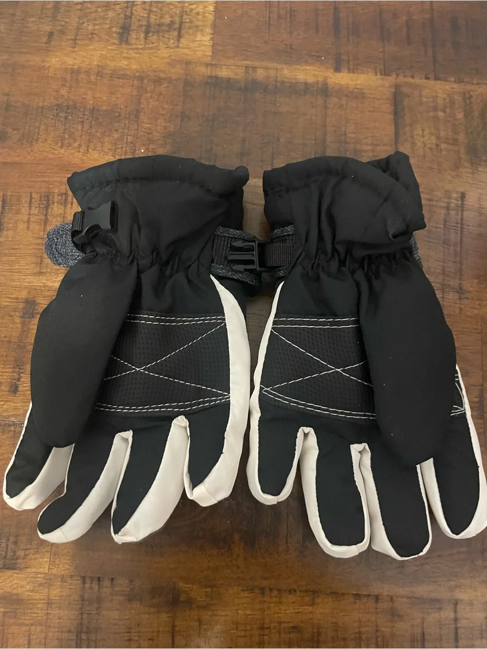 3M Thinsulate kids Black and Gray Insulated Winter Gloves